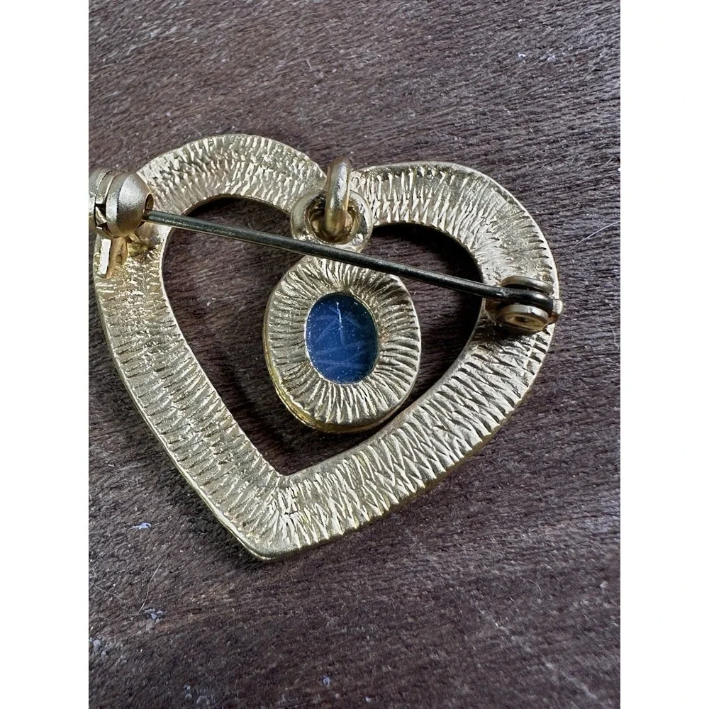 Vintage‎ Heart Pin Brooch 90s Genuine Carved Scarab Semi Precious Stone